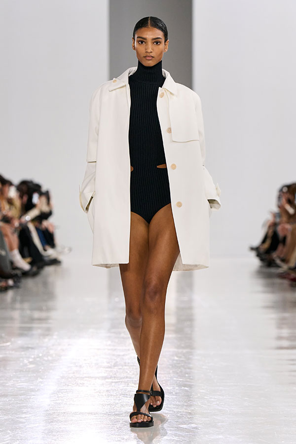 Defile Printemps Ete 2025 Science et magie Max Mara